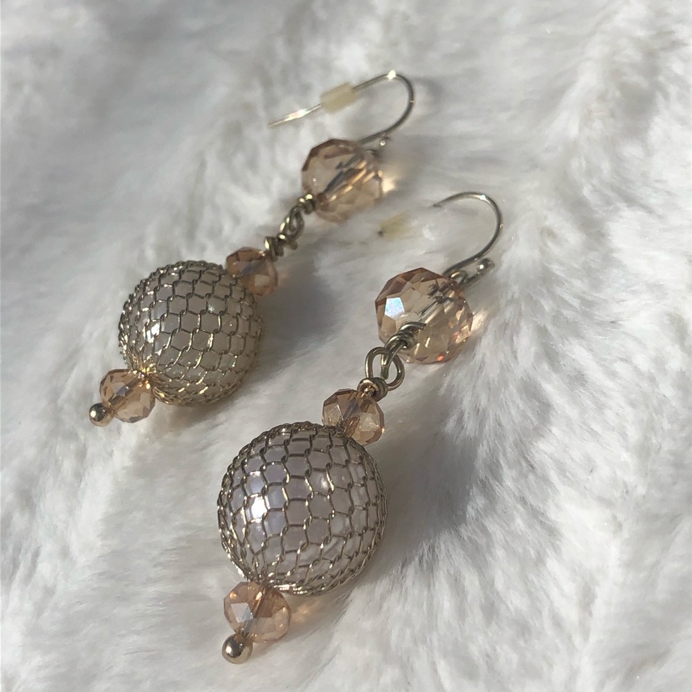 Beautiful drop earrings. Classic feel✨